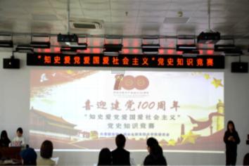 请外国男模给女员工送花过妇女节，你喜欢公司的这种给女员工过节的方式么?